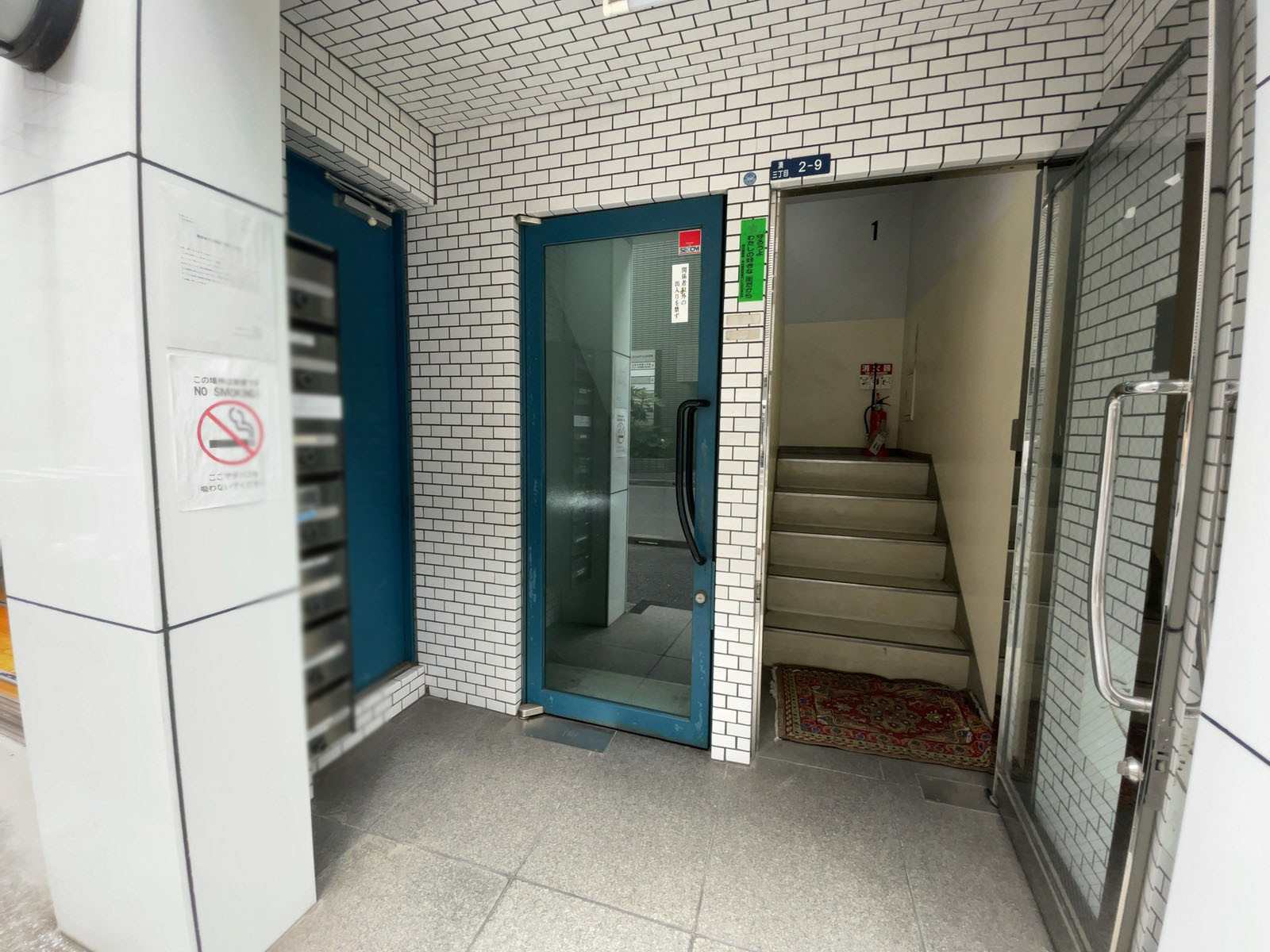 地下出入り口