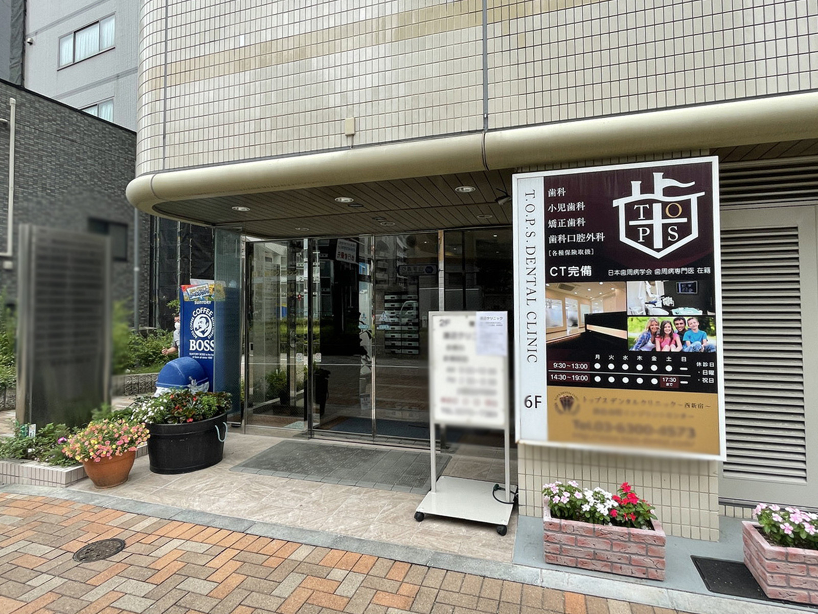 オフィスビル出入口