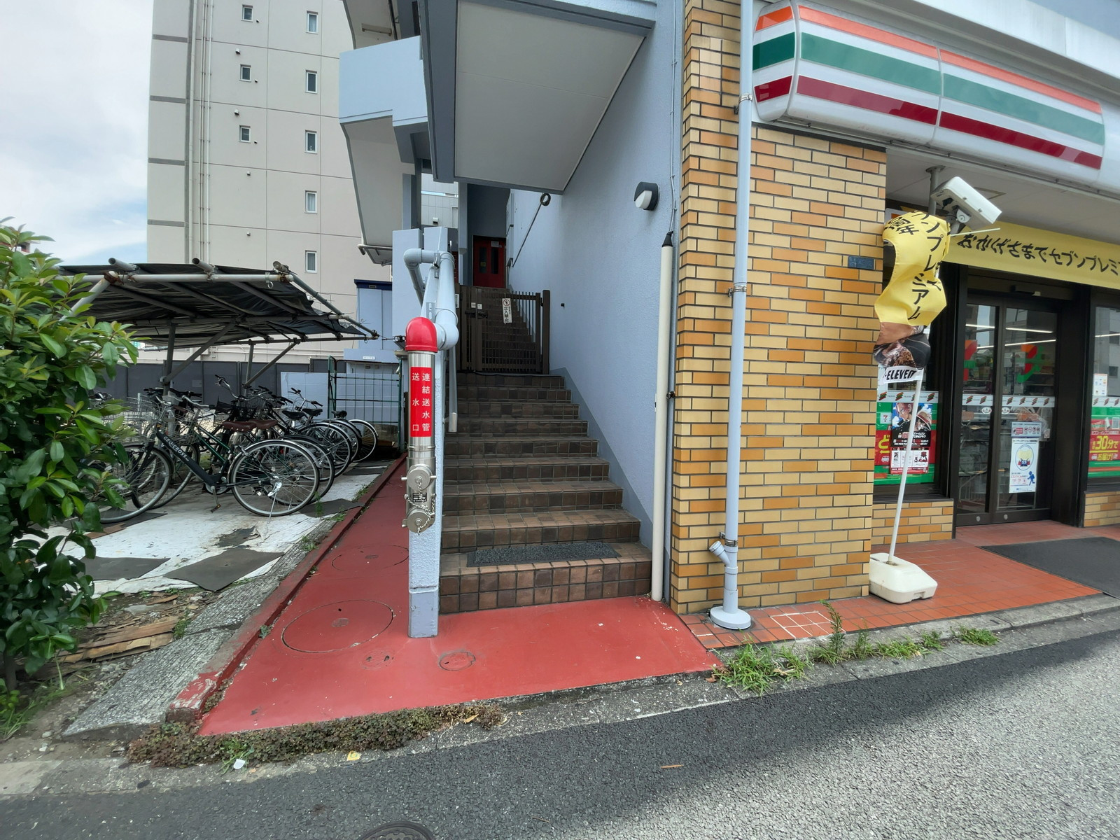 オフィスビル出入り口