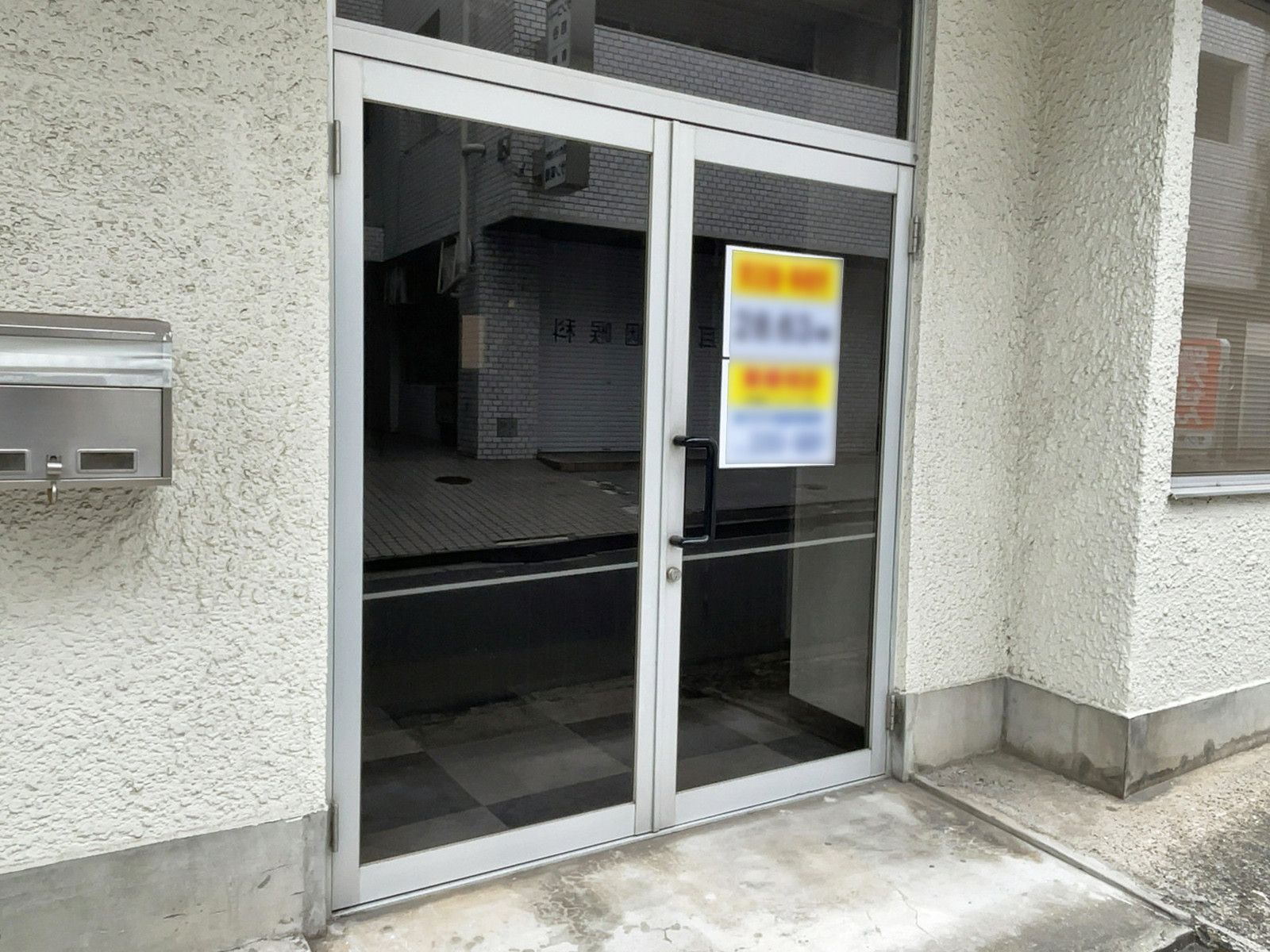 オフィスビル出入口