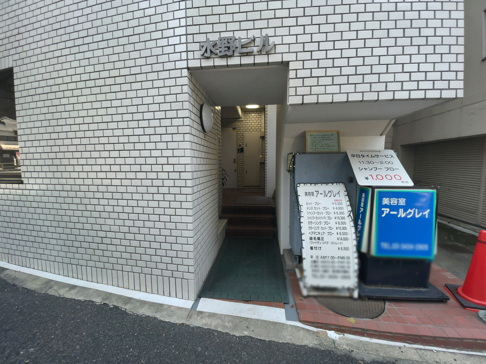 オフィスビル出入り口