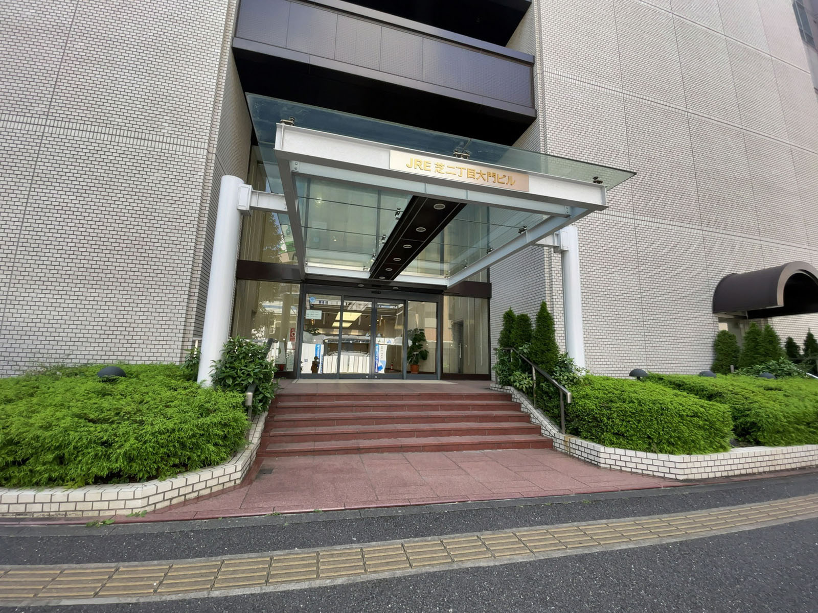 オフィスビル出入口