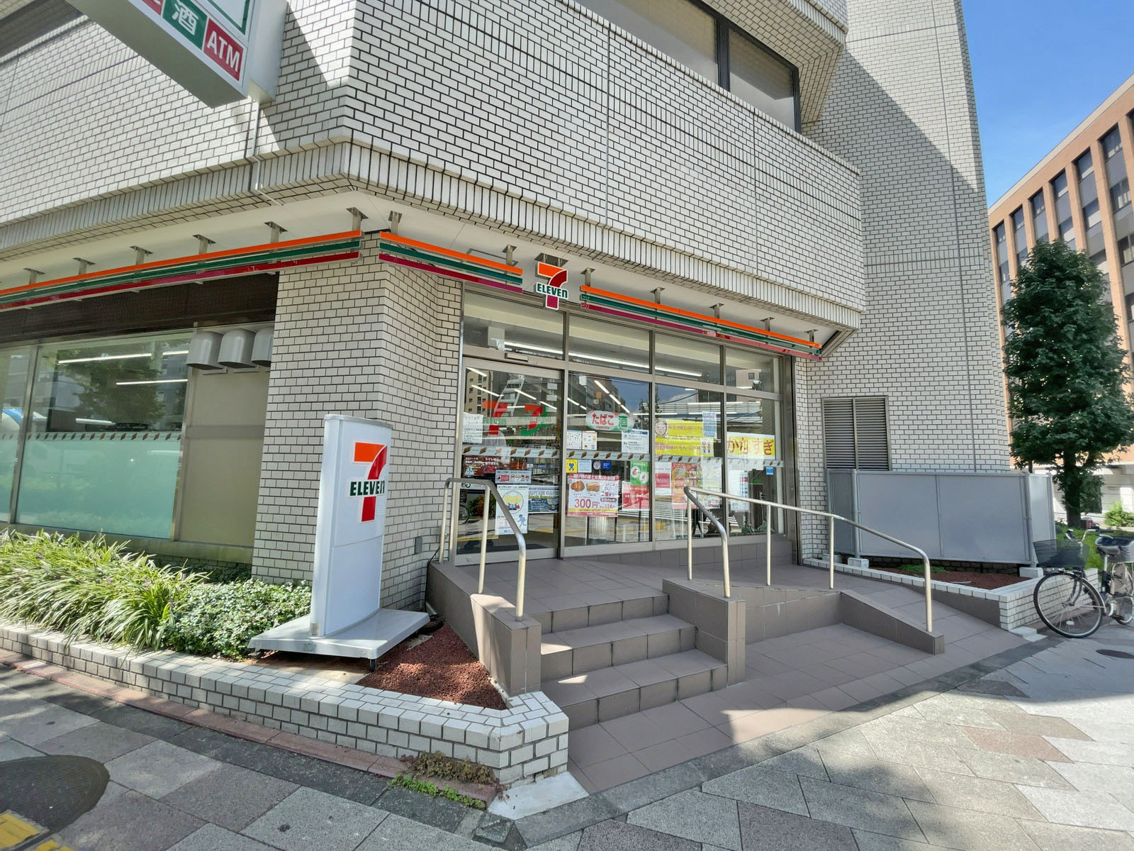 1階のセブンイレブン 芝2丁目金杉橋店