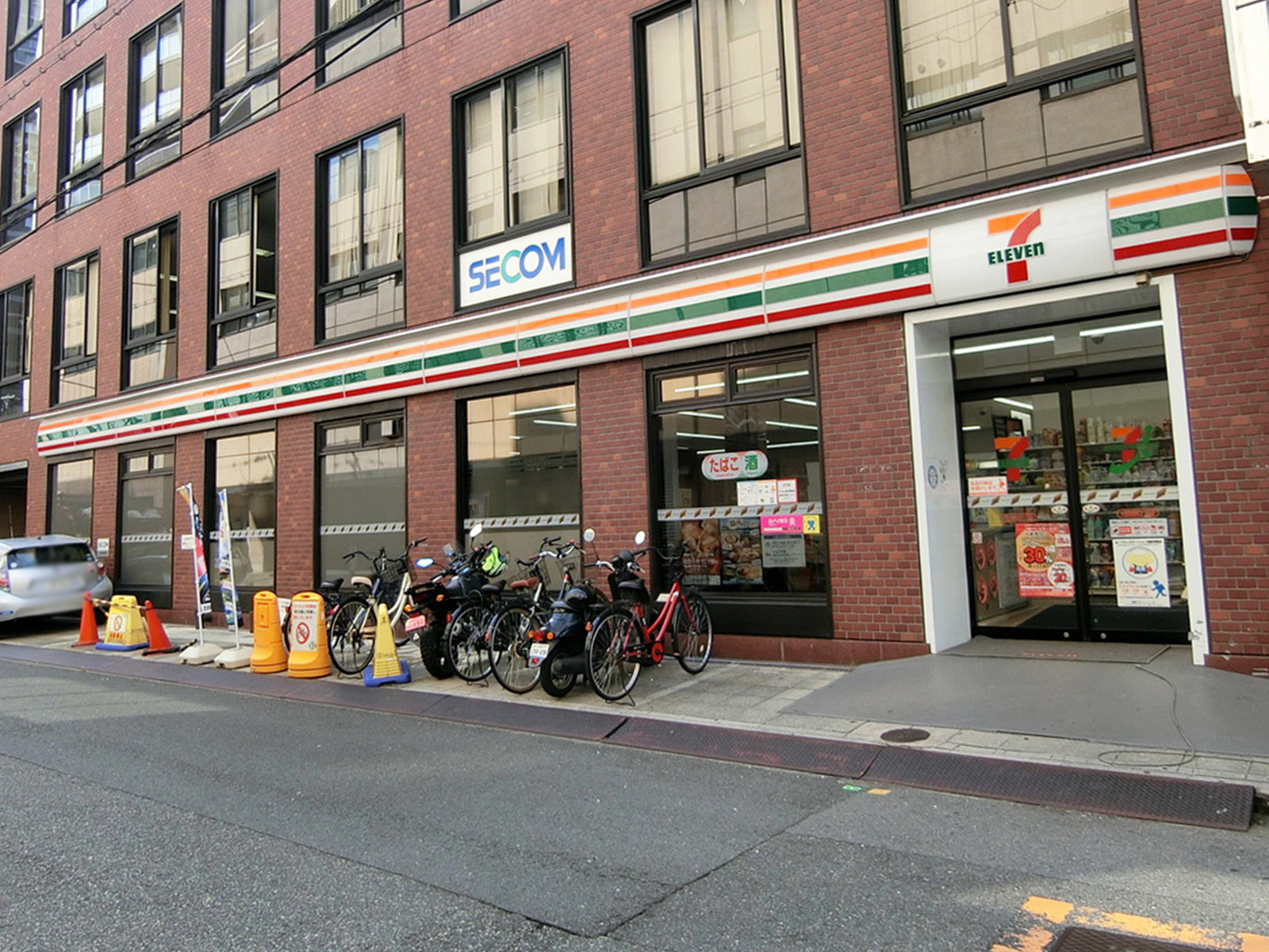1階のセブンイレブン大阪淡路町2丁目店