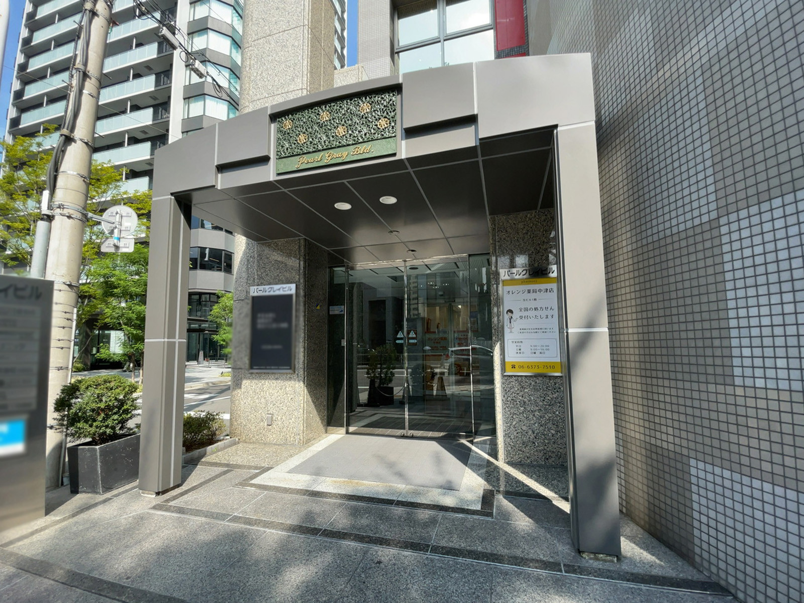 オフィスビル出入口