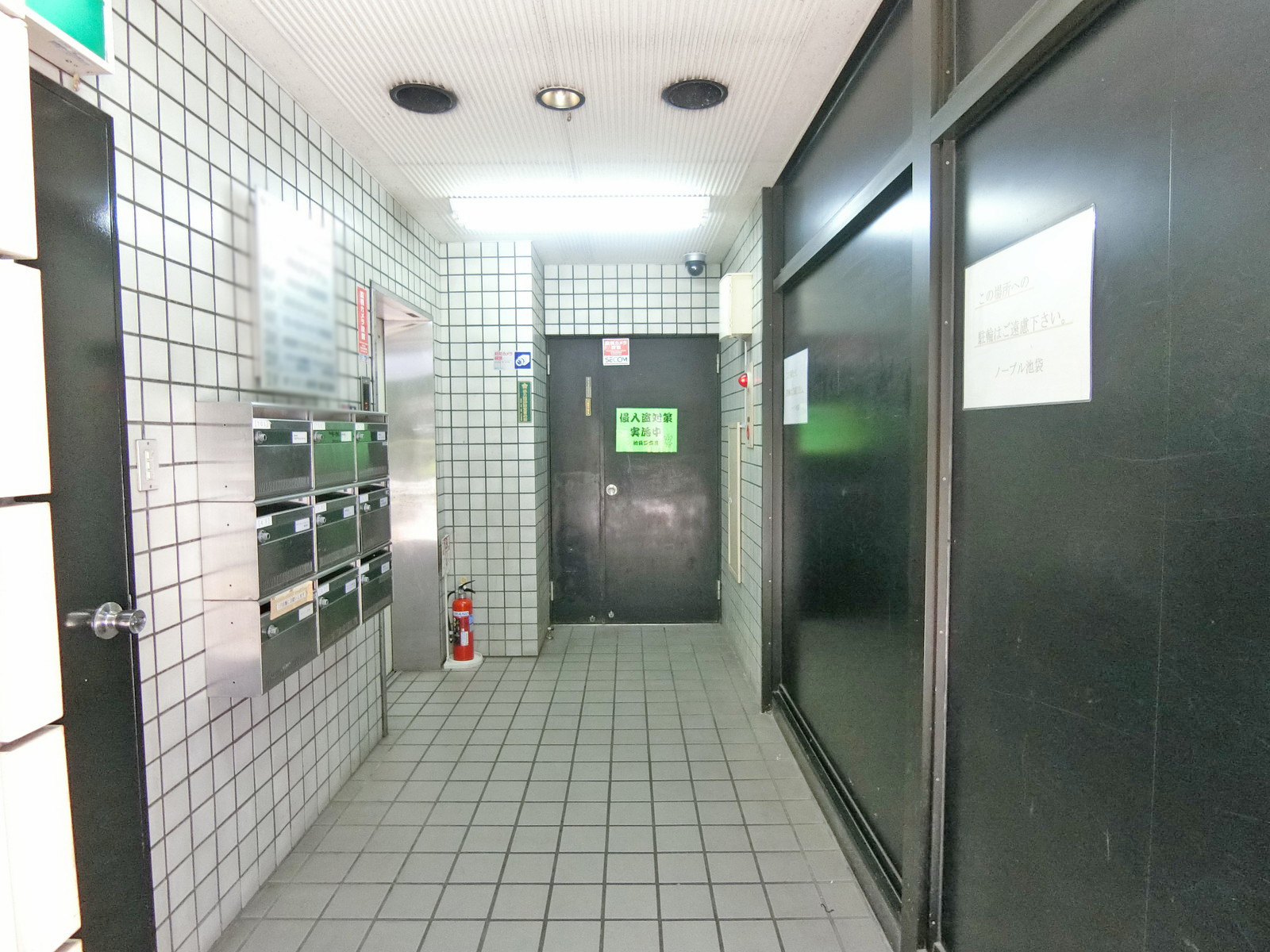 エレベーター前