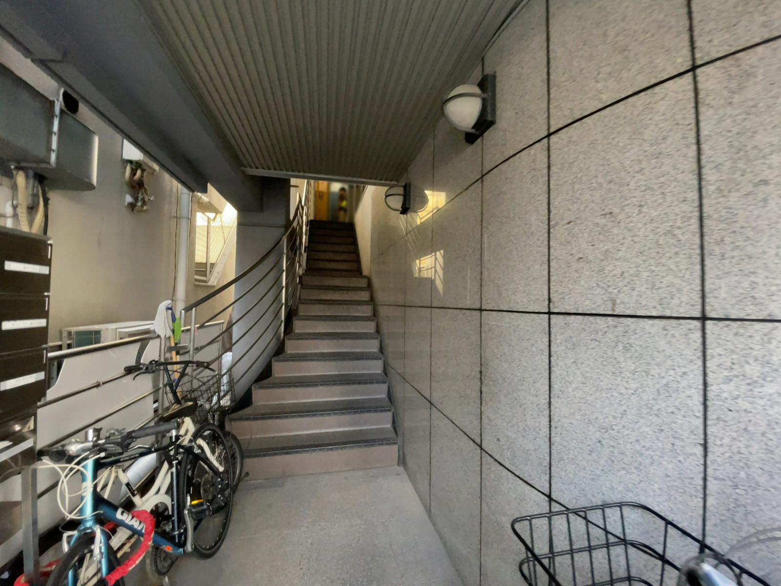 オフィスビル出入口