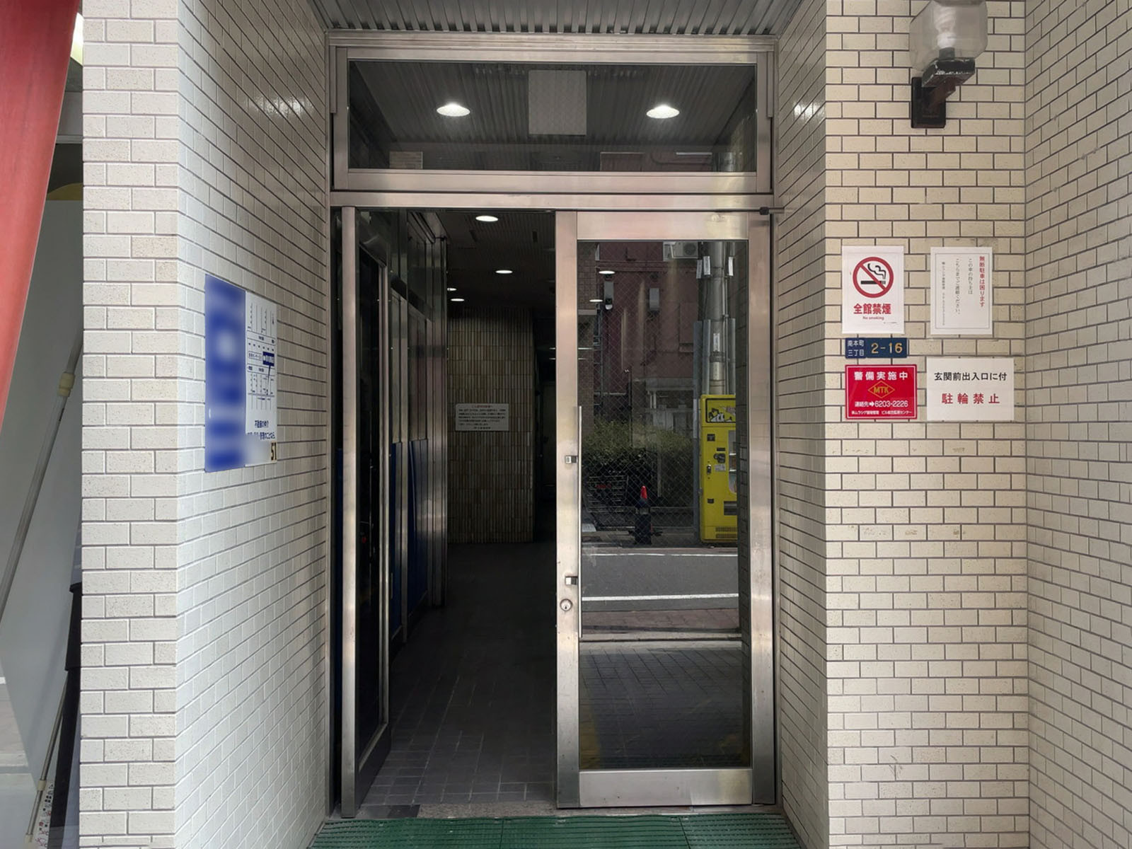 オフィスビル出入口