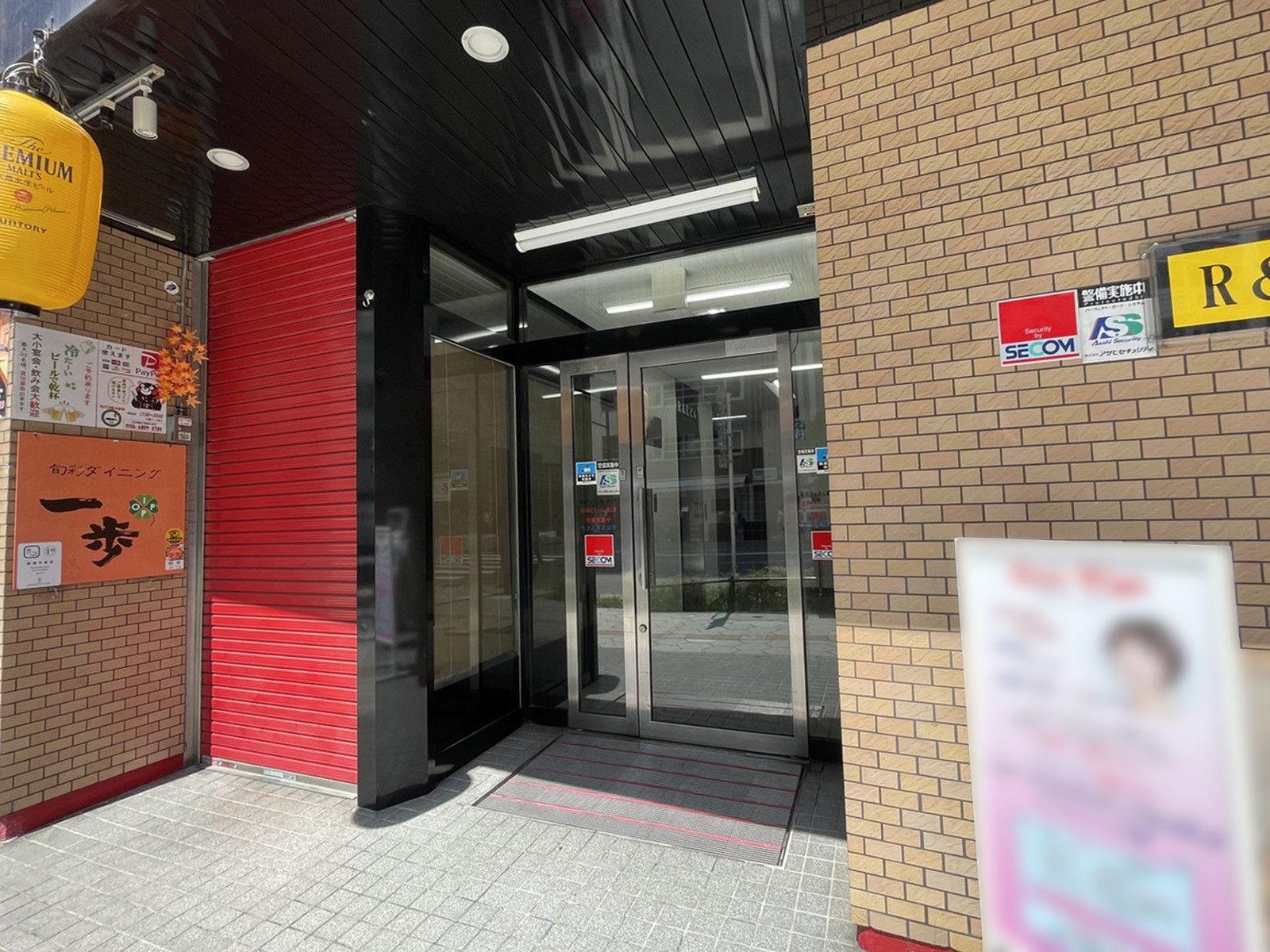 オフィスビル出入口