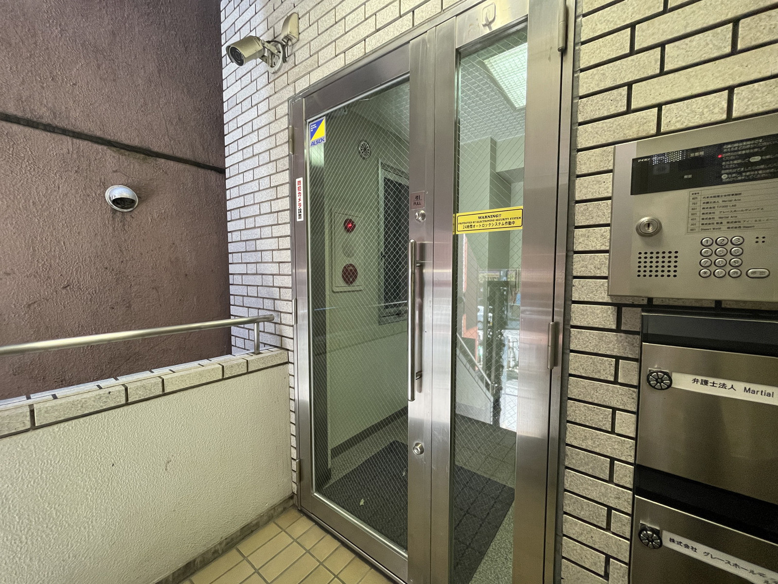 オフィスビル出入口