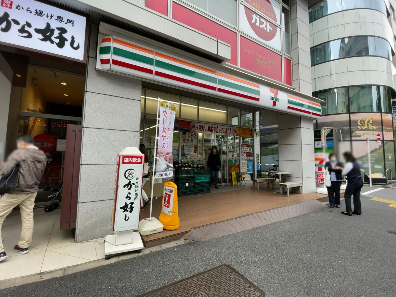 1階のセブンイレブン 新宿左門町店