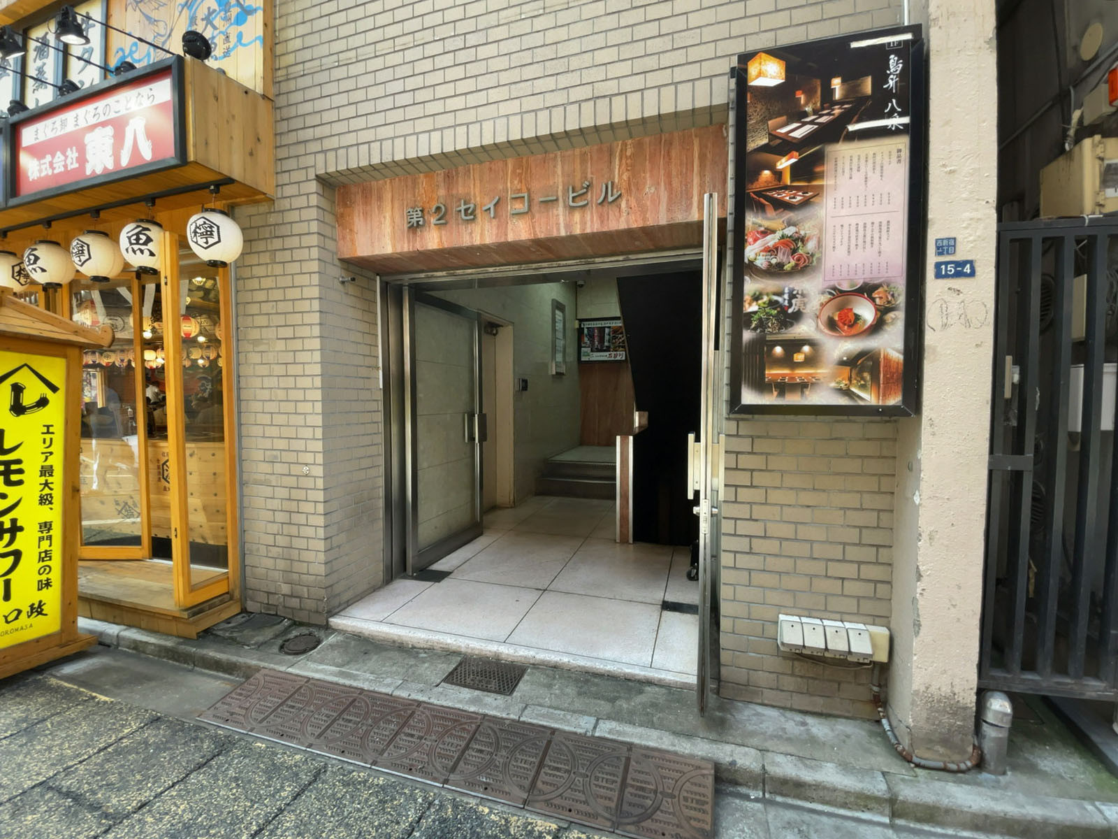 オフィスビル出入り口