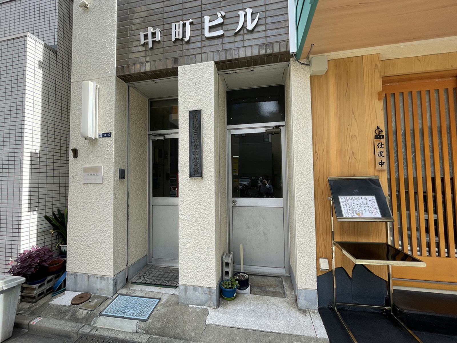 オフィスビル出入口