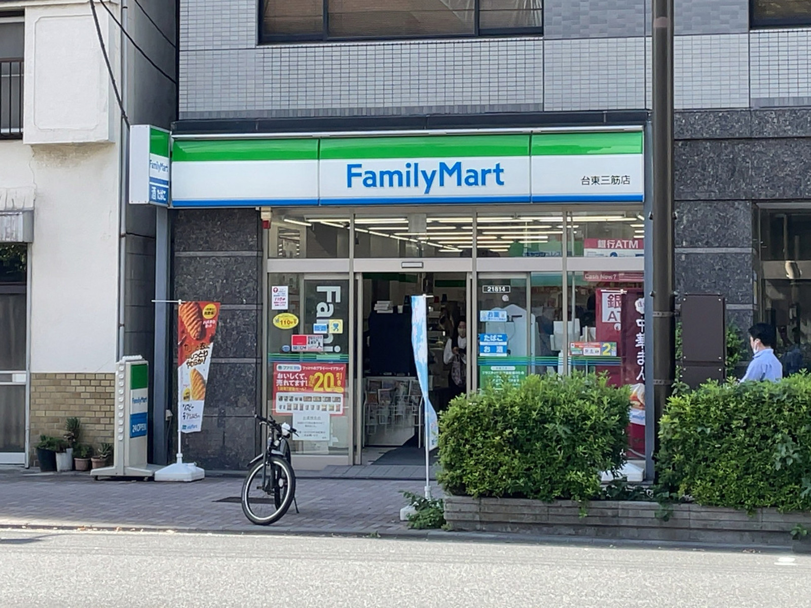 1階：ファミリーマート 台東三筋店