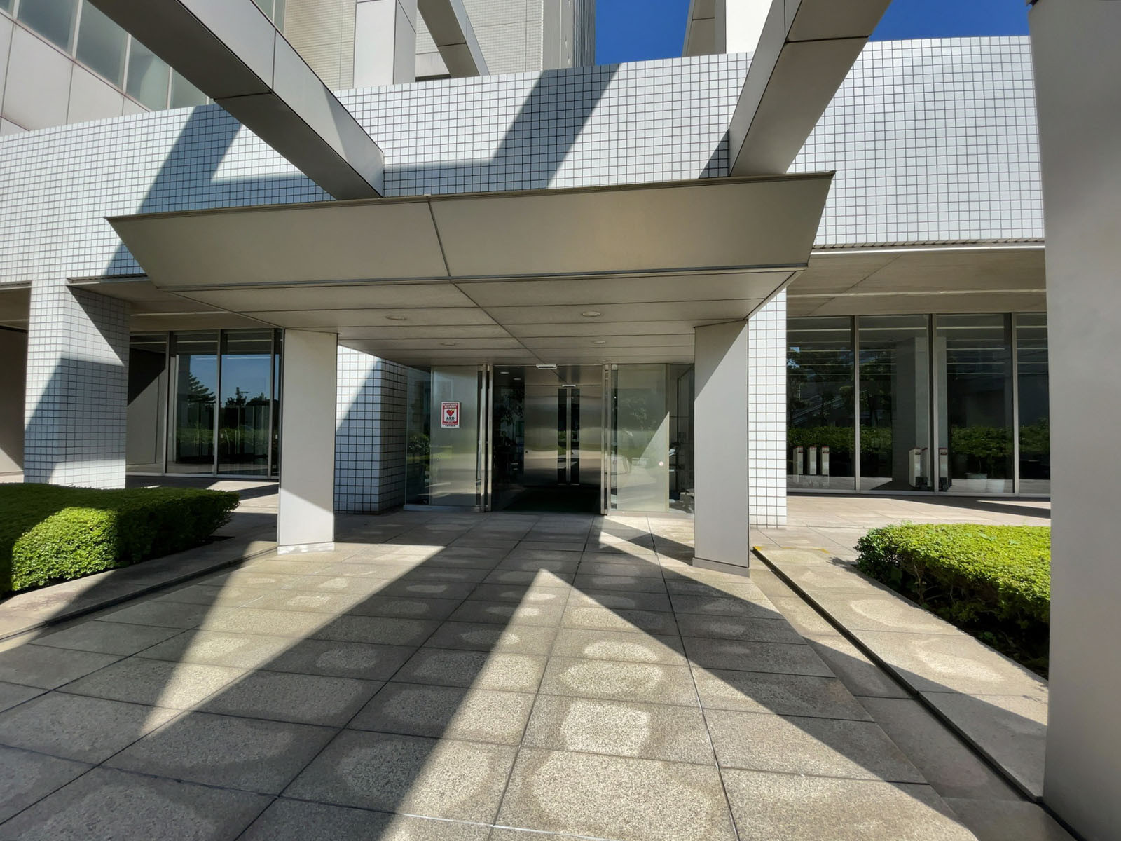 オフィスビル出入口