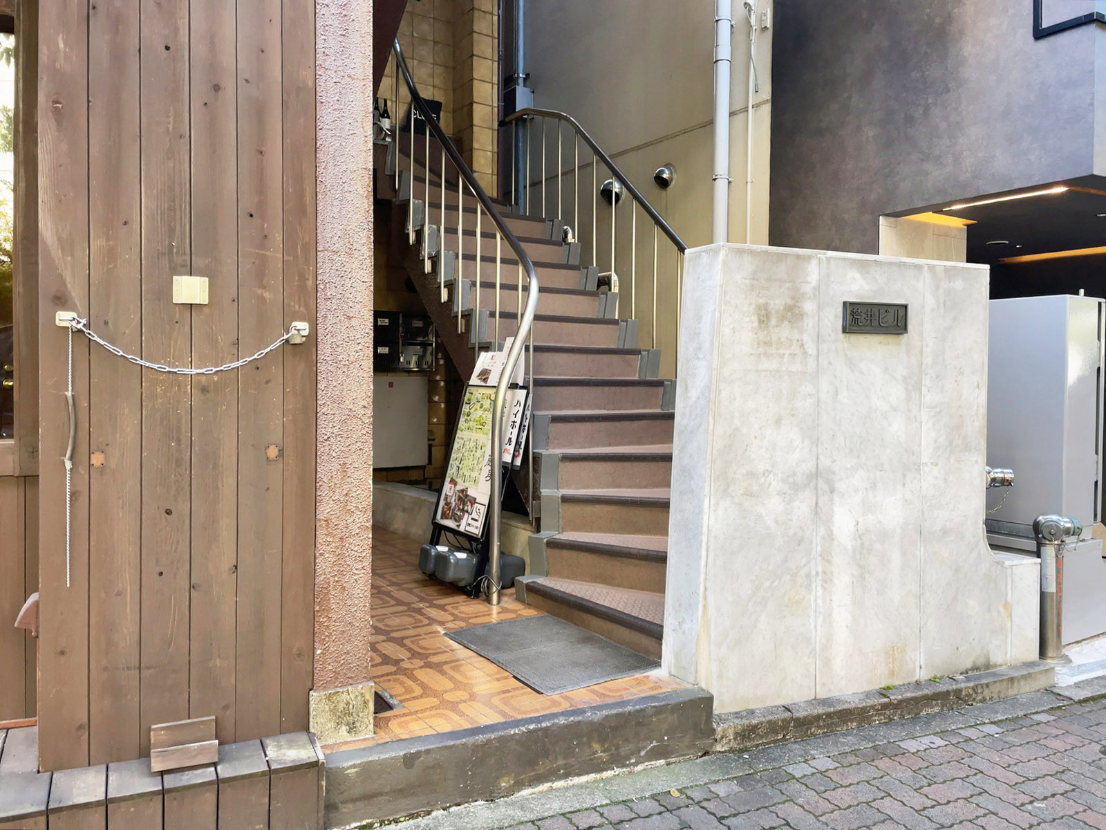 オフィスビル出入口