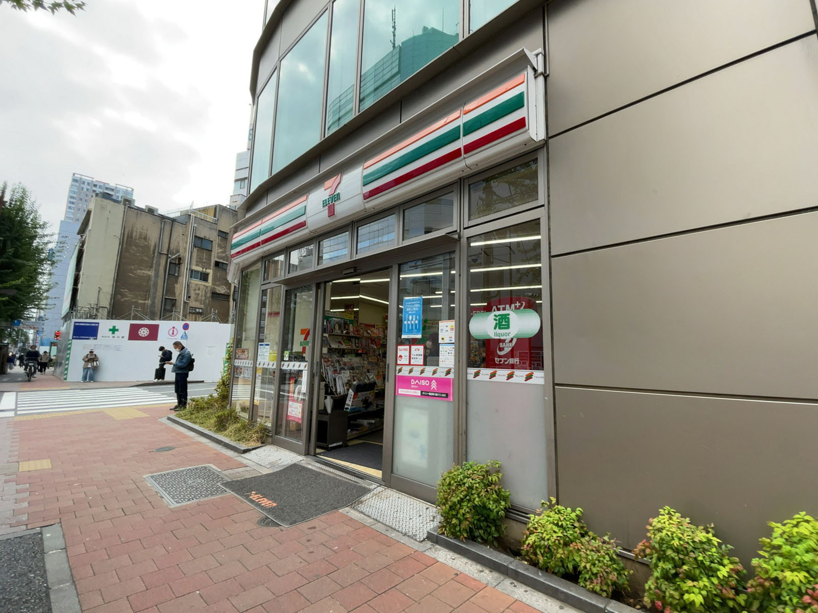 1階のセブンイレブン 池袋2丁目劇場通り店