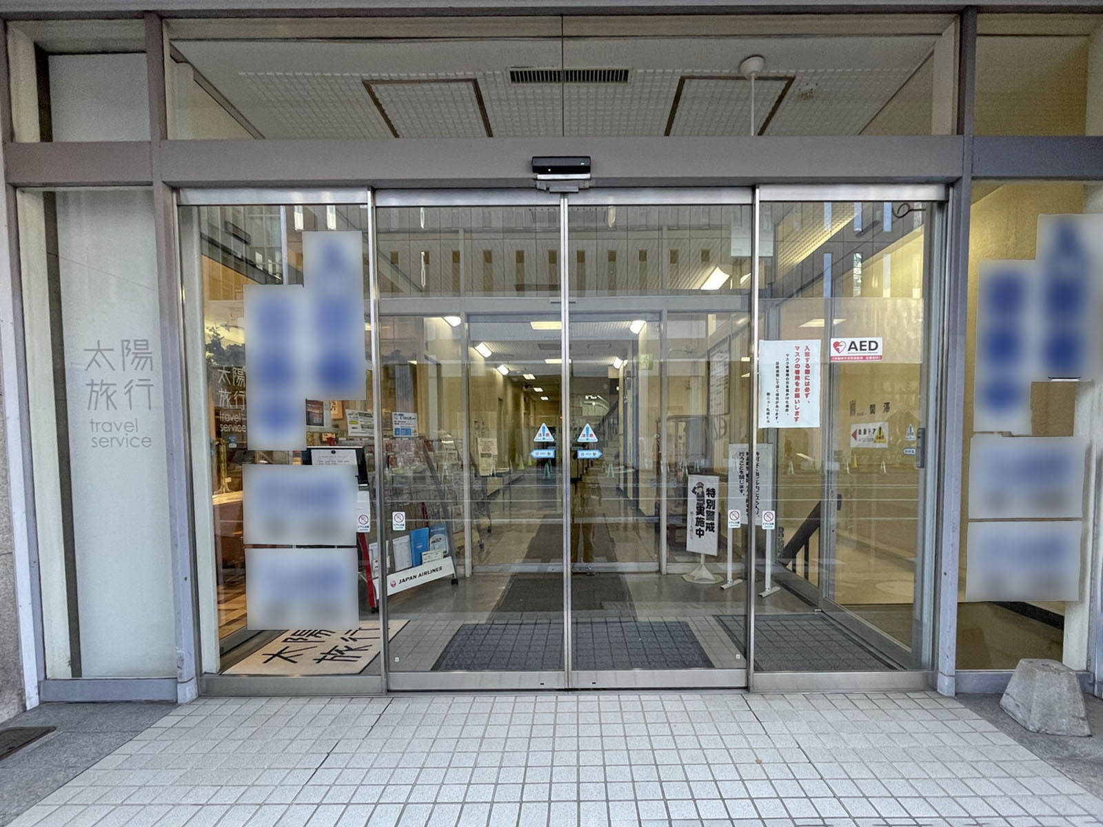 オフィスビル出入口