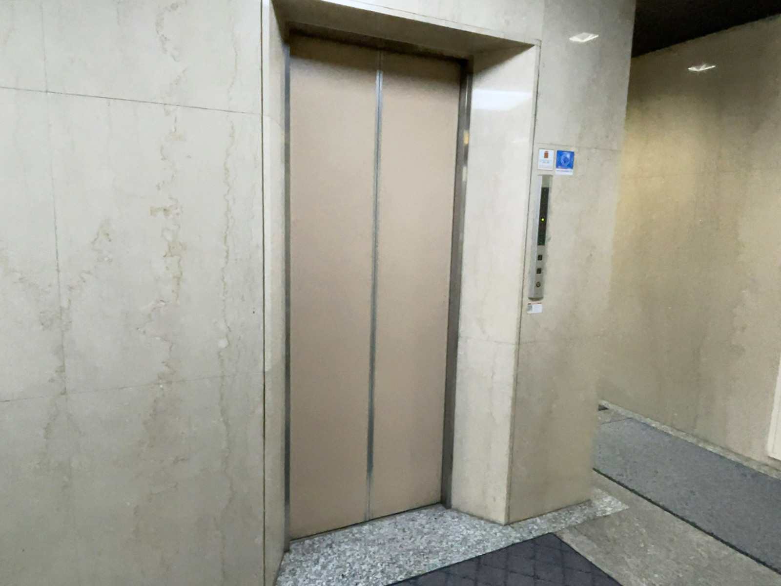 エレベーター(1基)