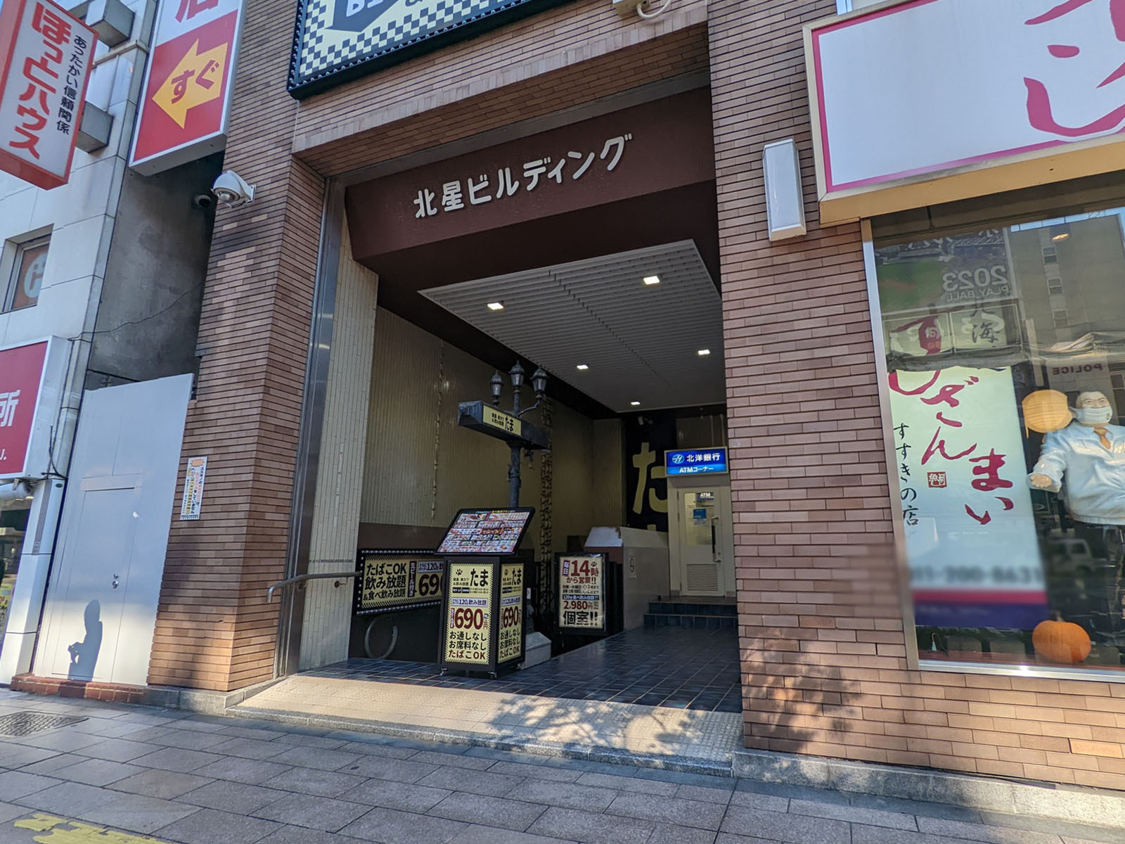 オフィスビル出入口