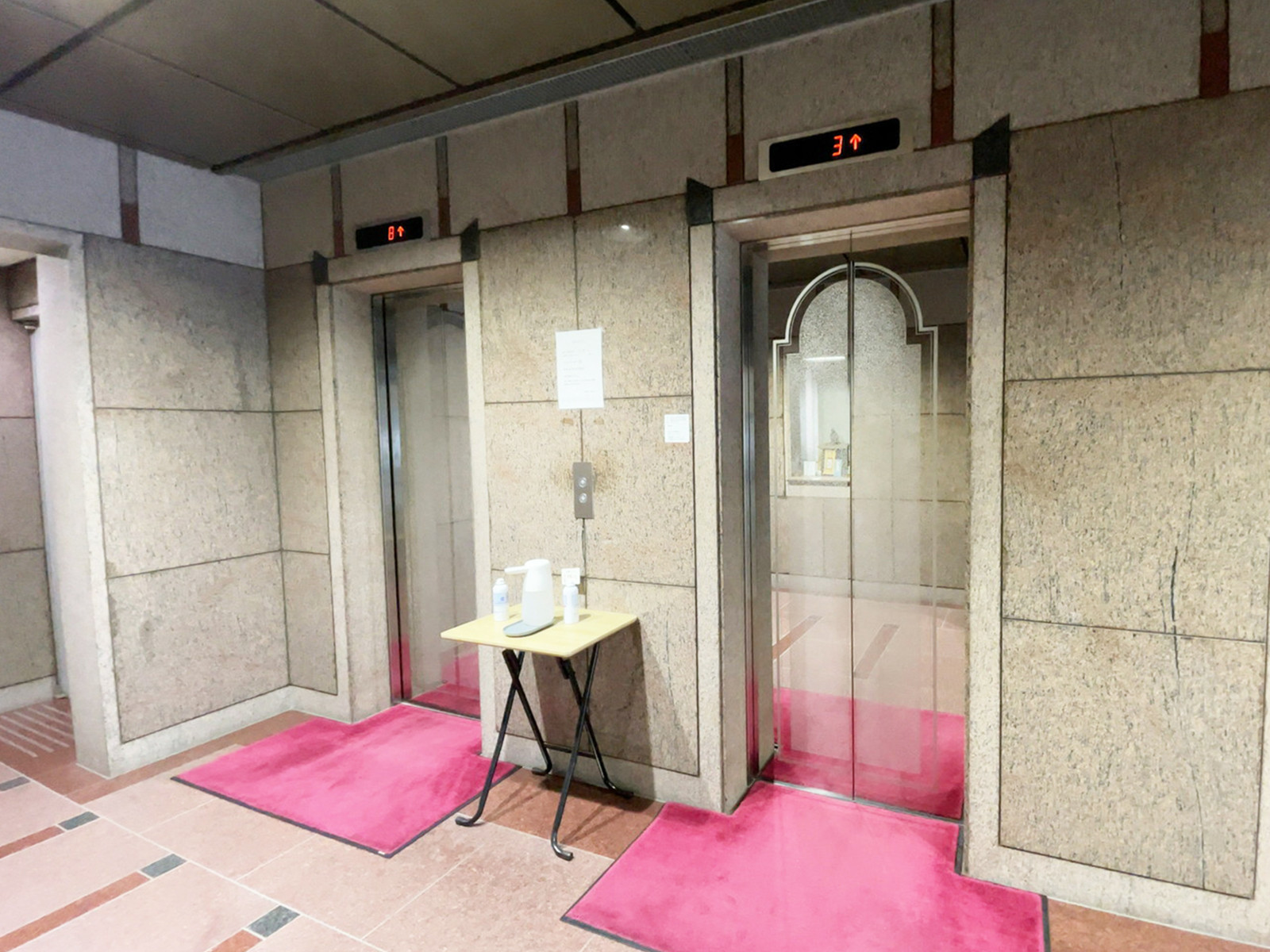エレベーター(2基)