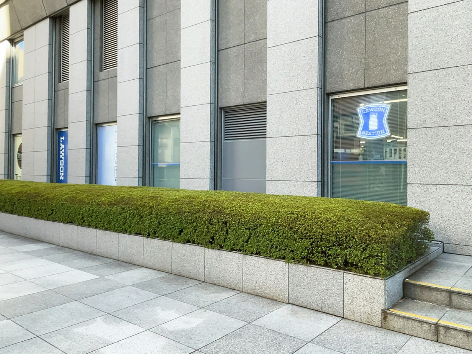 1階:ローソン 東京ダイヤビルディング店