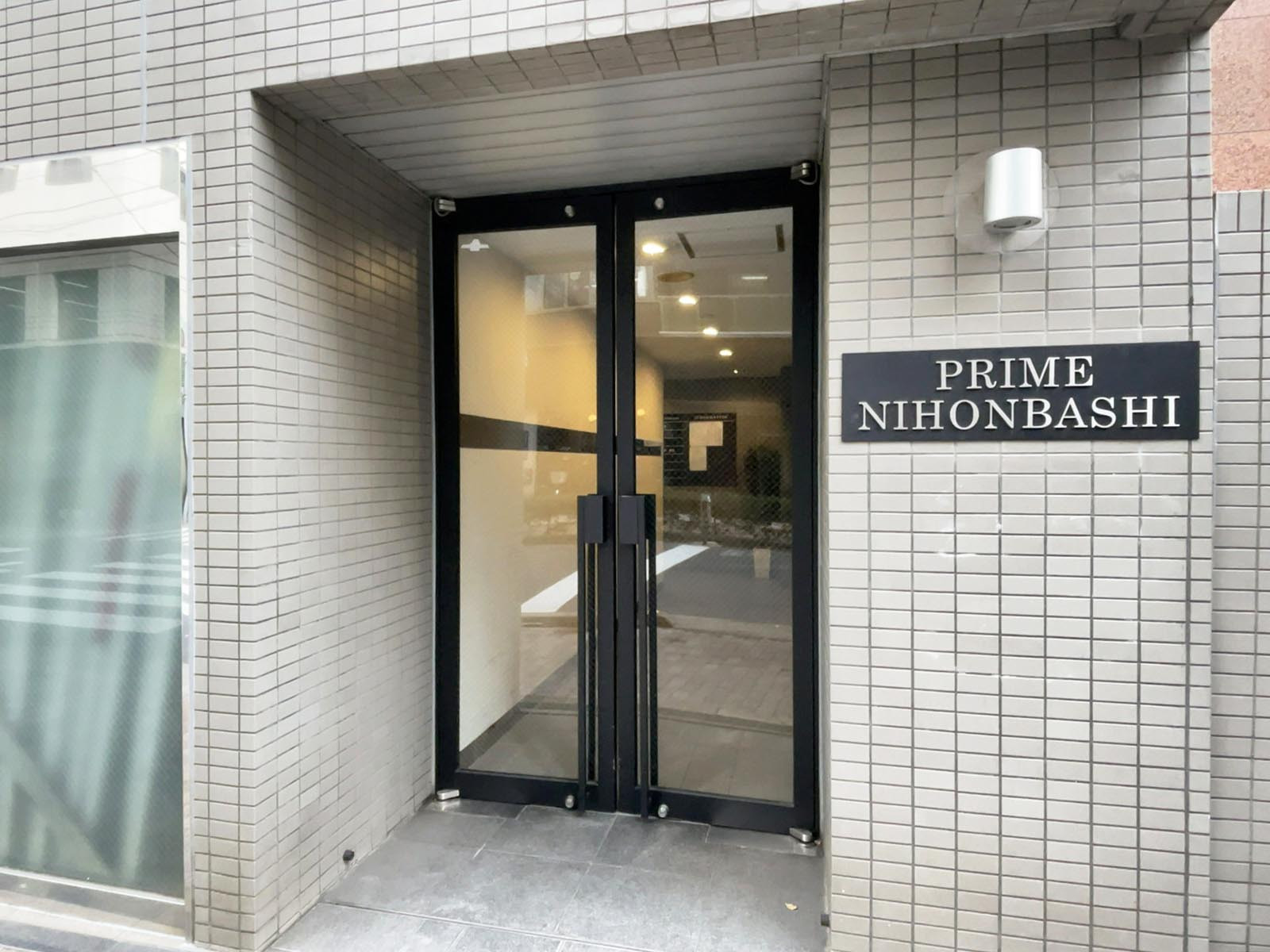 オフィスビル出入口