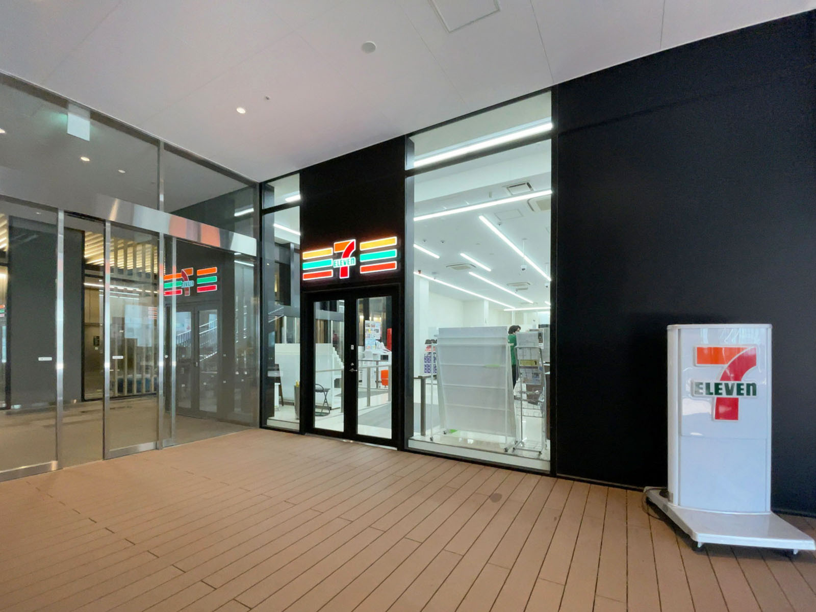 2階にあるセブンイレブン横濱ゲートタワー店