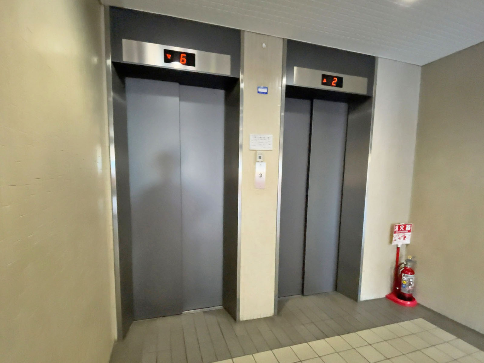 エレベーター(2基)