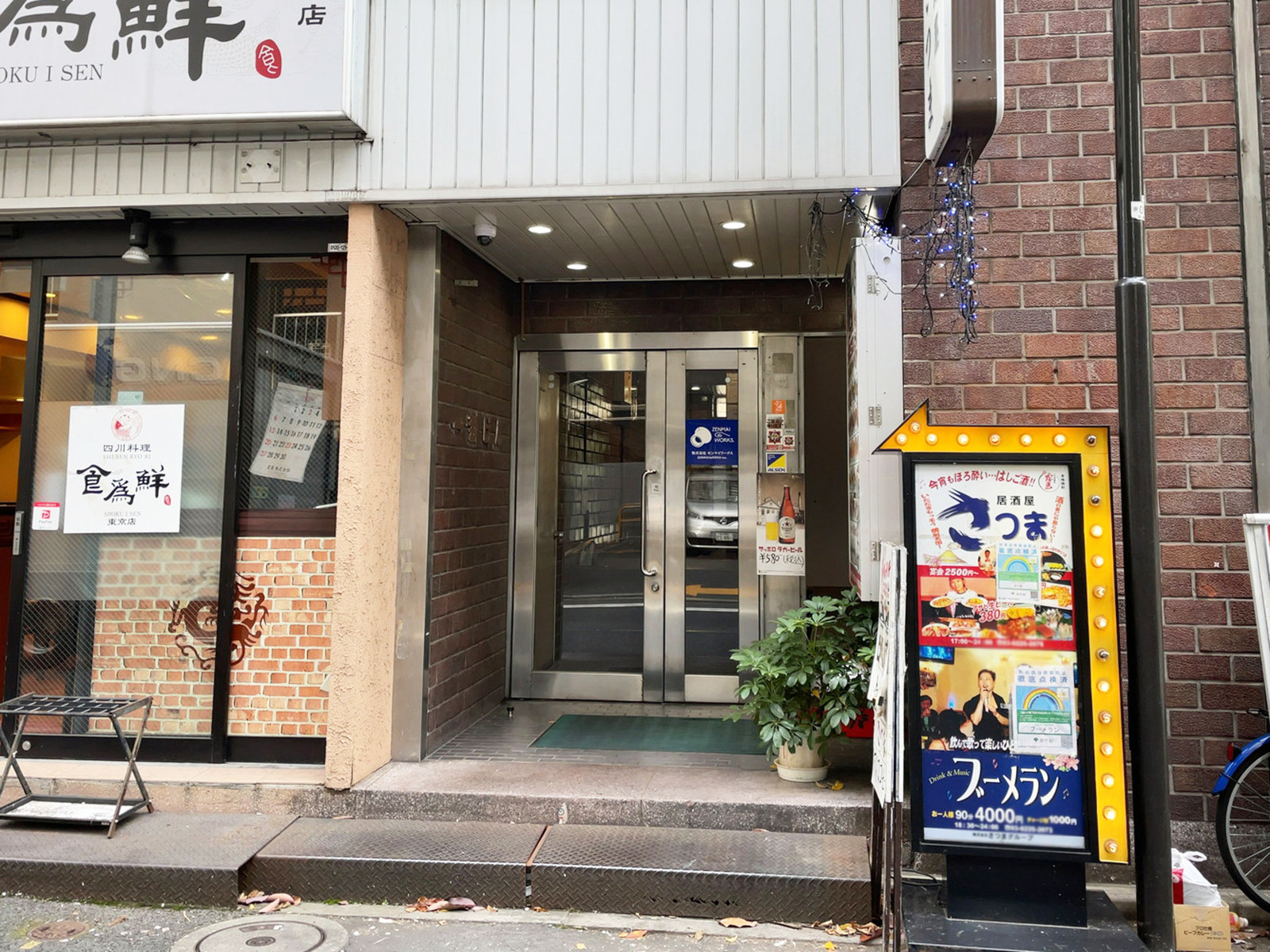 オフィスビル出入口