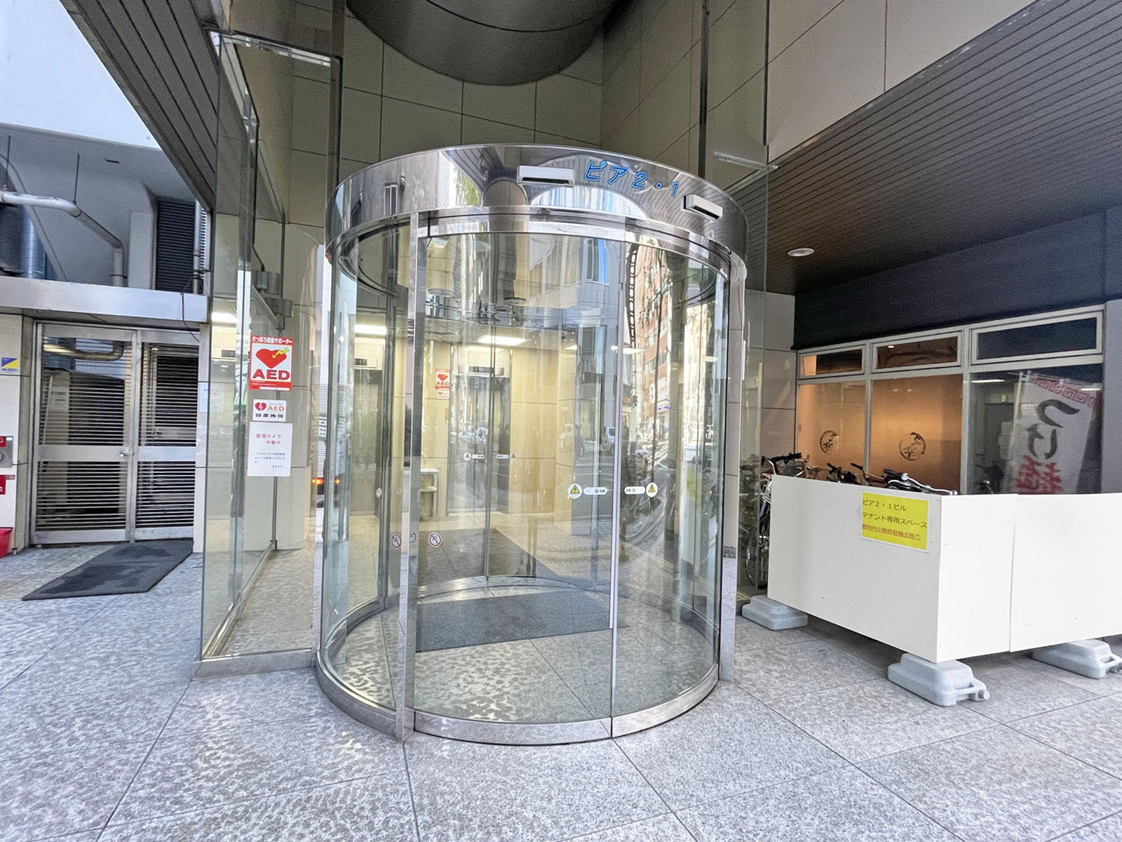 オフィスビル出入口