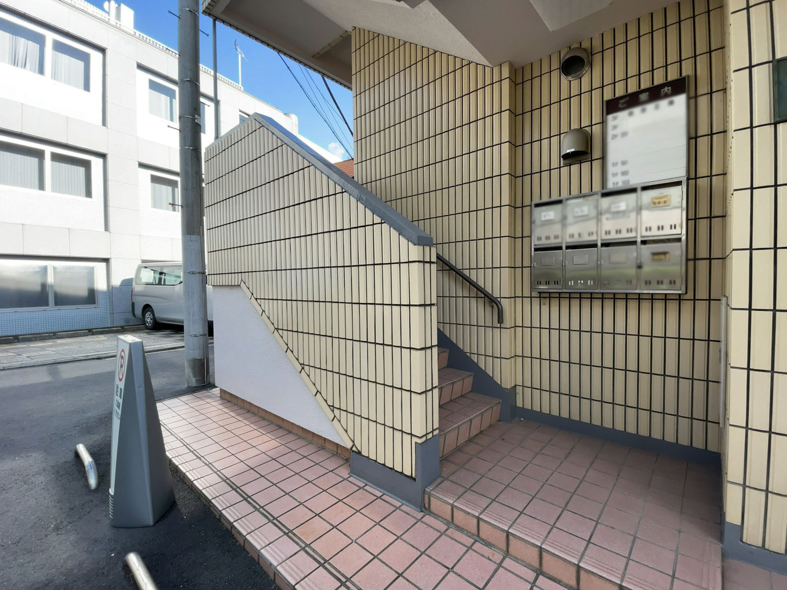 オフィスビル出入口