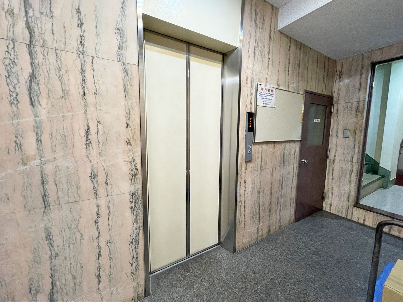 エレベーター(1基)