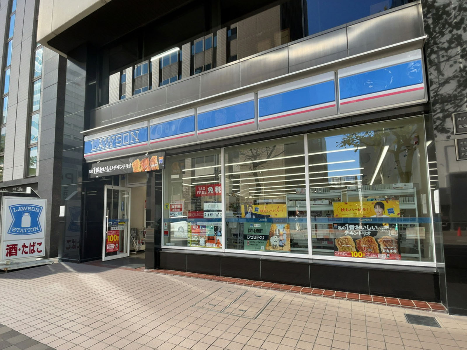 1階のローソン札幌北5条西6丁目店
