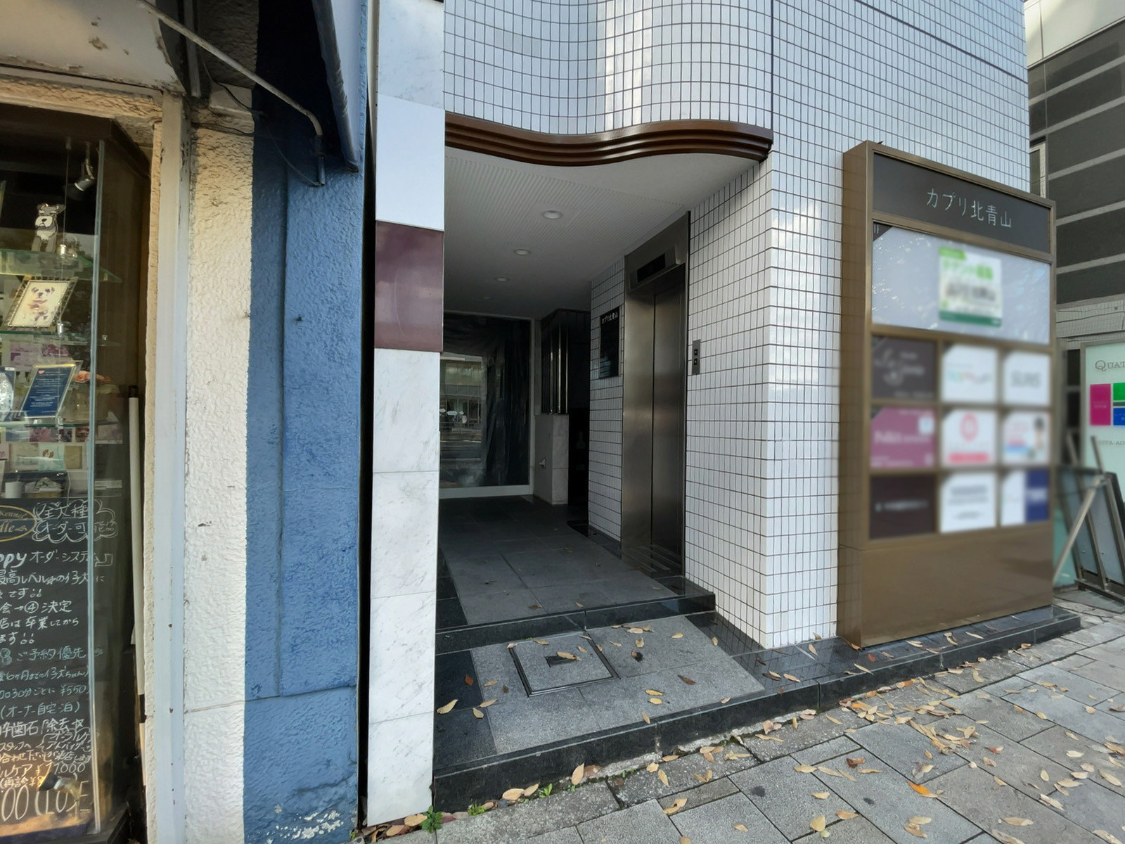 オフィスビル出入り口