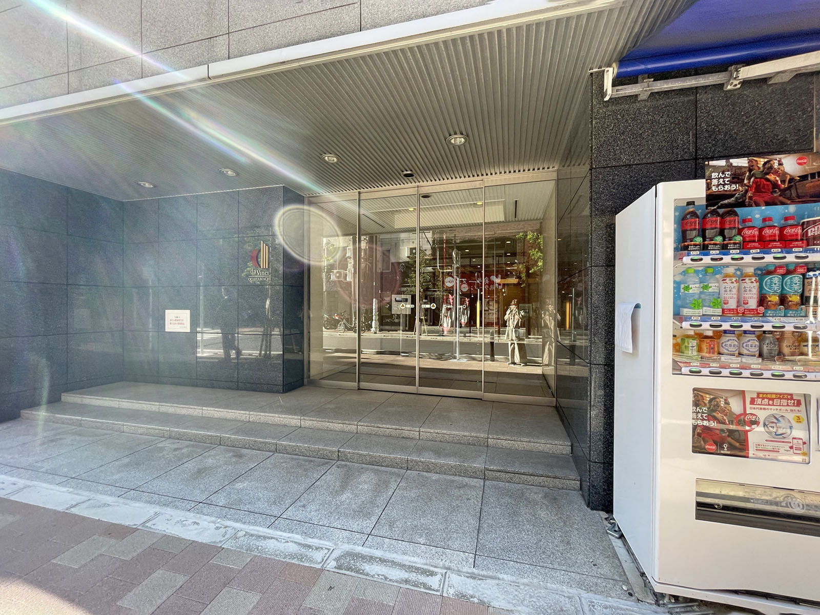 オフィスビル出入口
