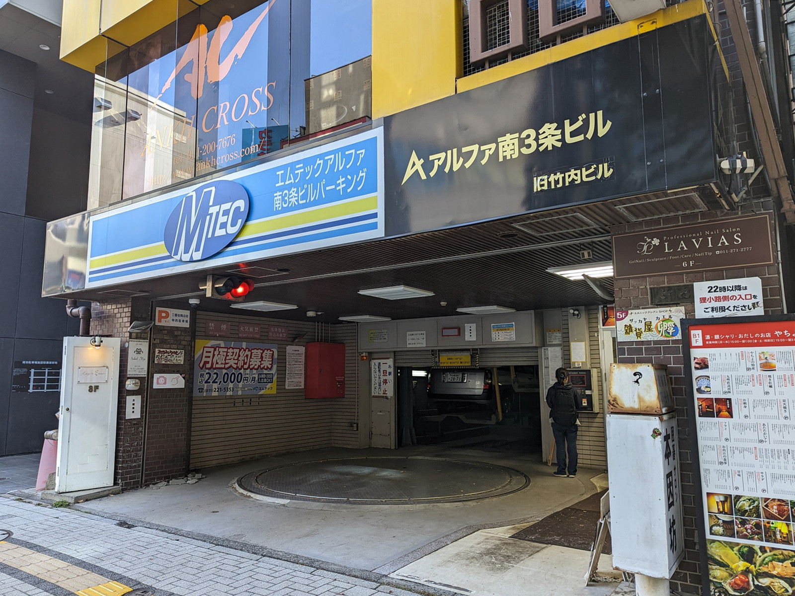 オフィスビル出入口