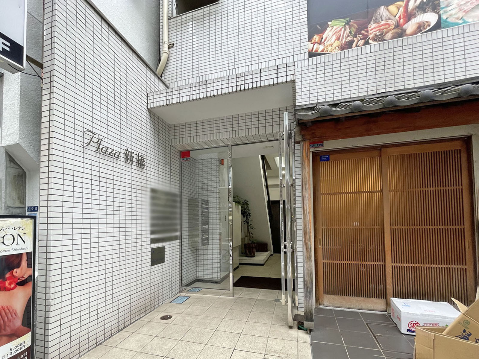 オフィスビル出入口