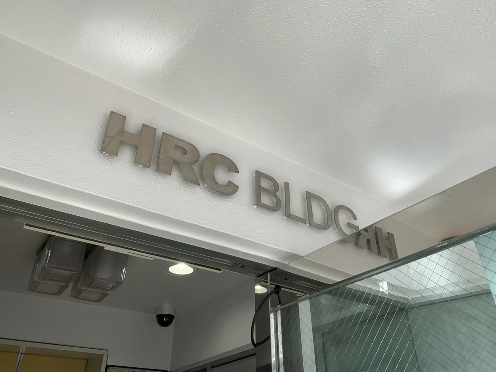 ネームプレート：HRCビル