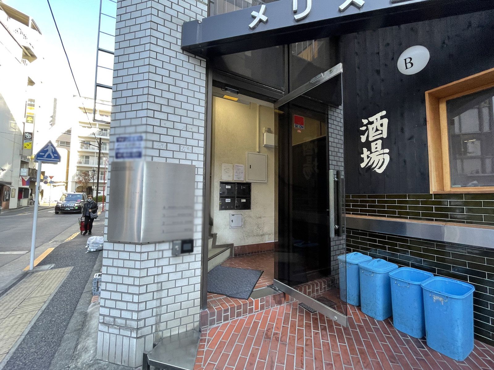 オフィスビル出入口