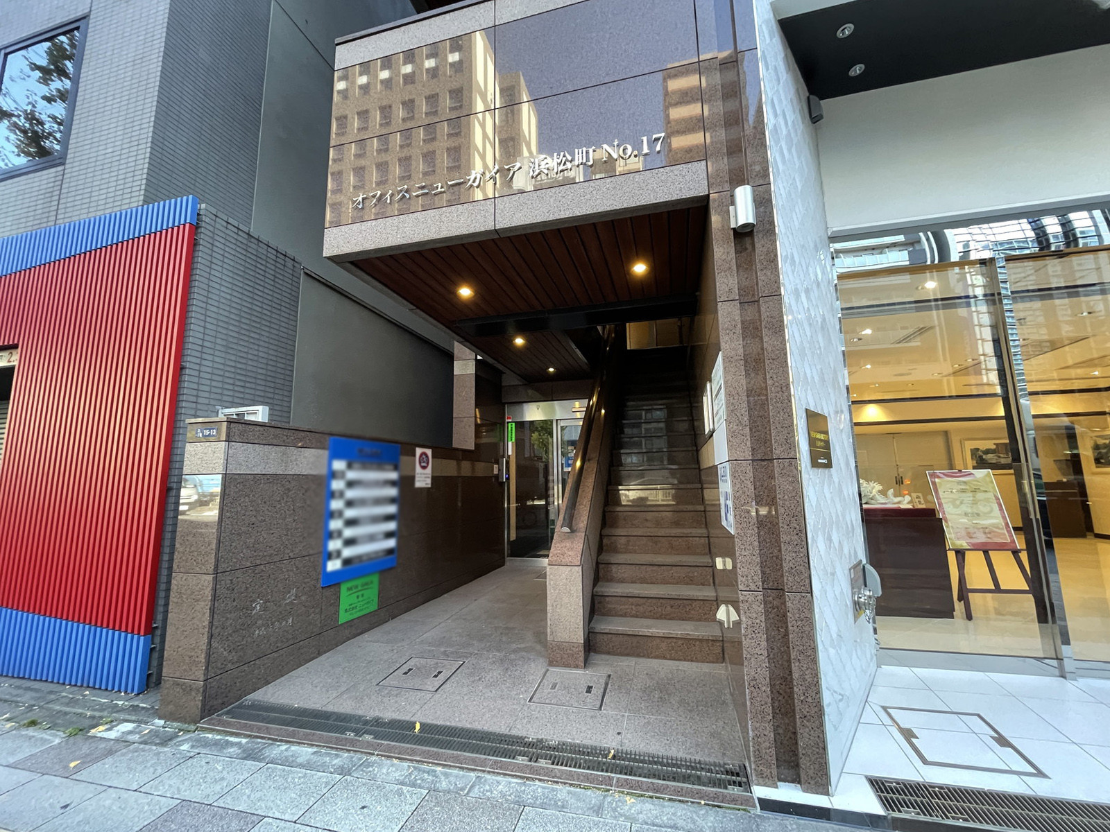 オフィスビル出入口