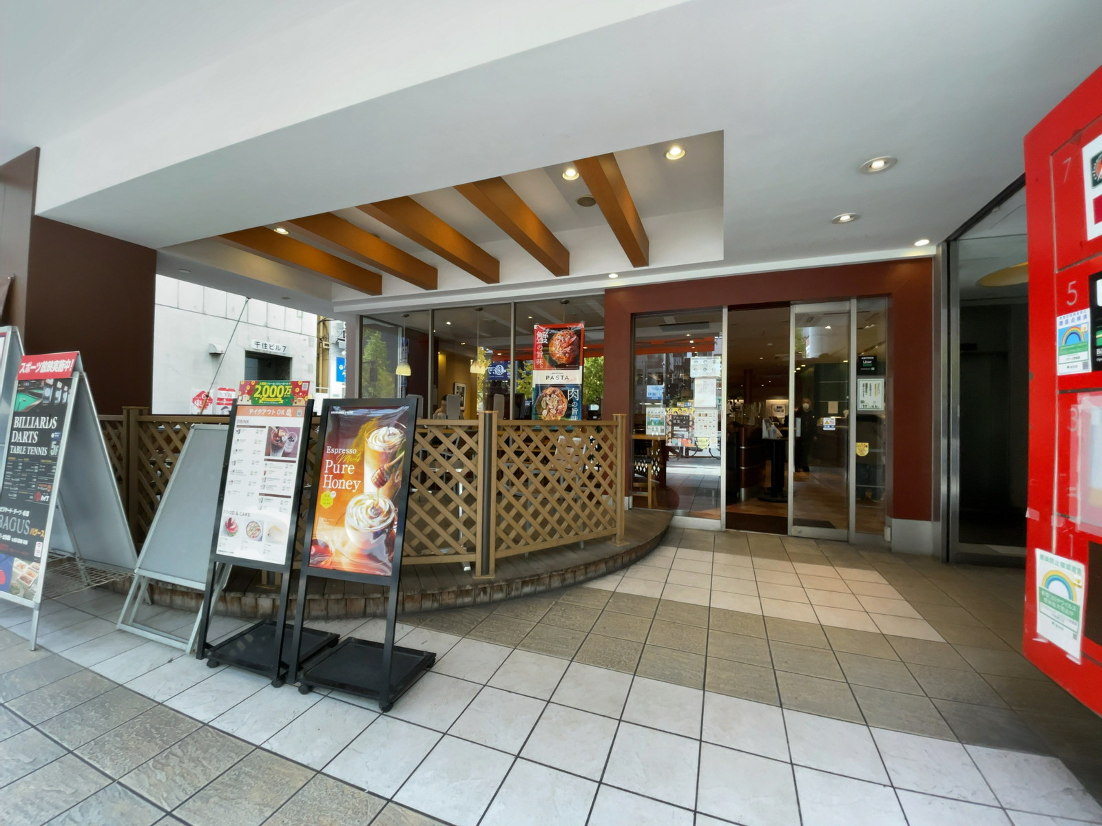 1階のエクセルシオール カフェ 秋葉原中央通り店