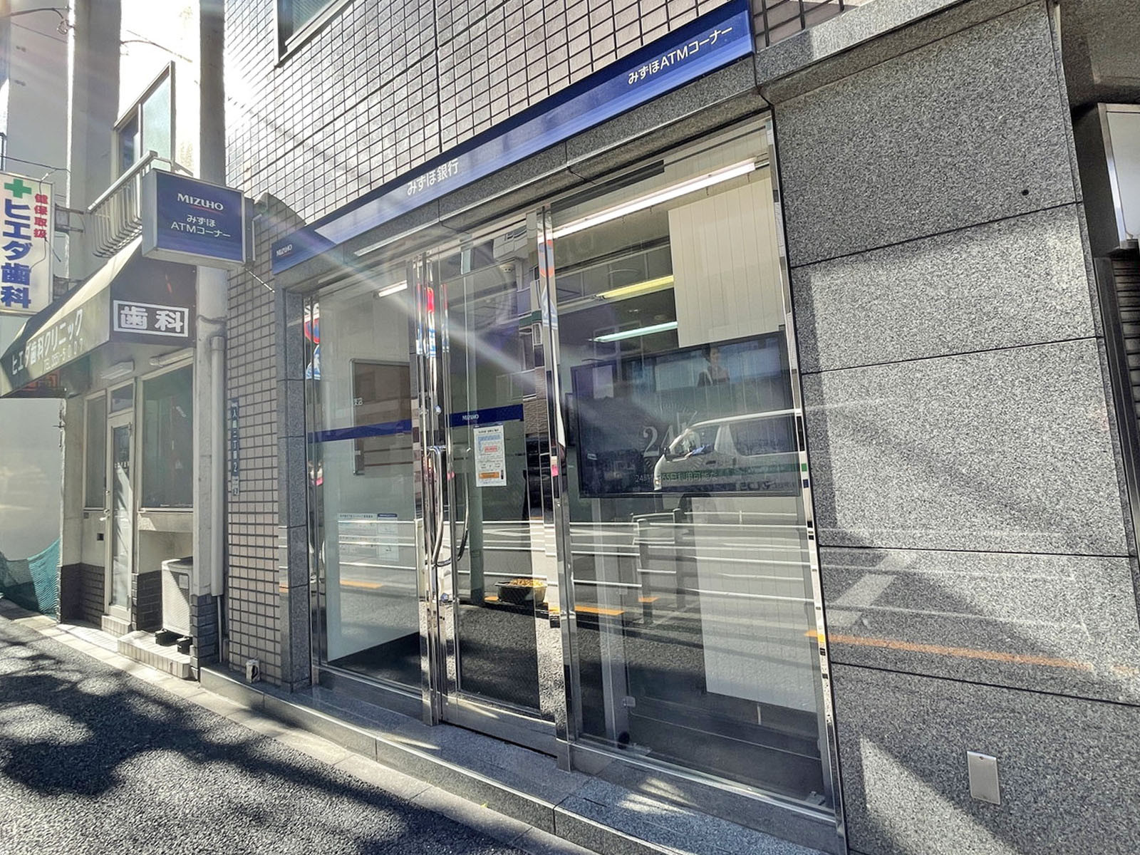 1階のみずほ銀行 入船湊出張所