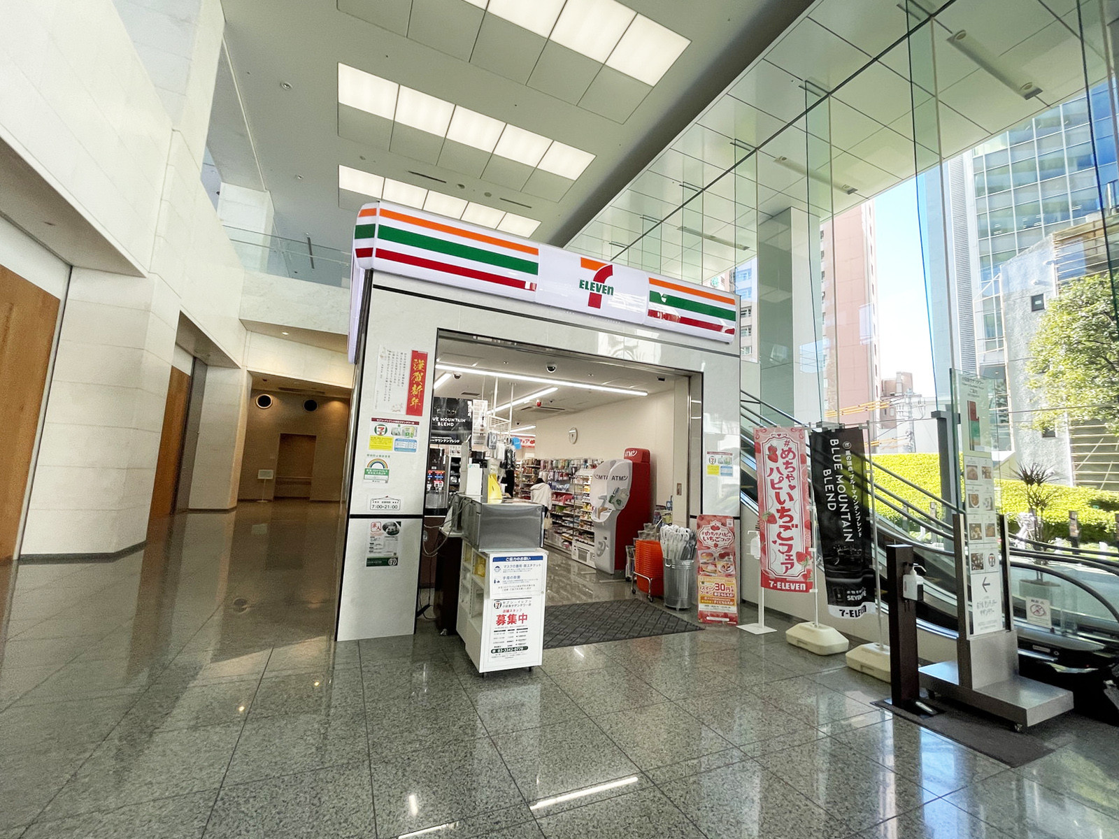 1階の様子セブンイレブン小田急サザンタワー店