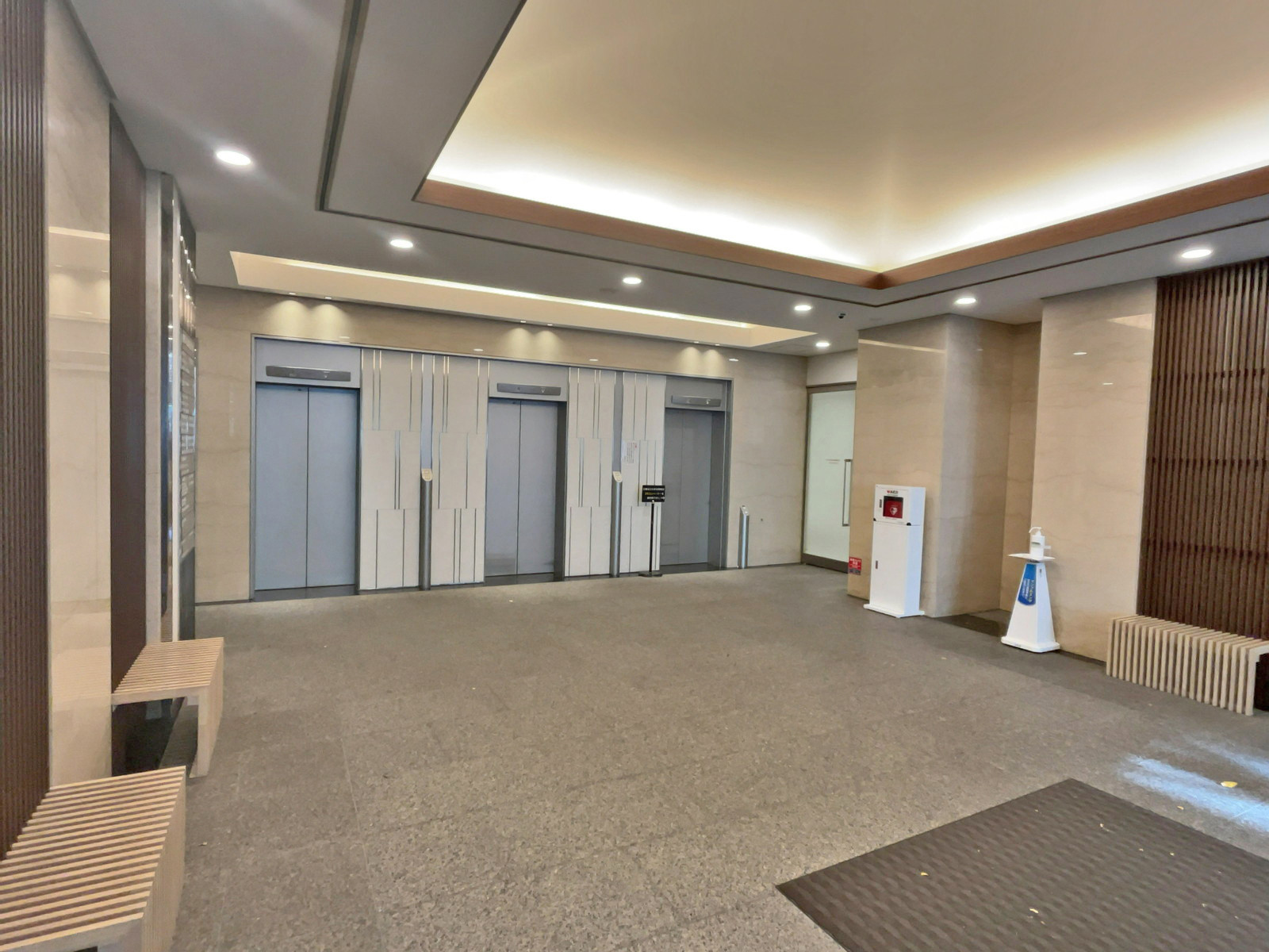 エントランスホール