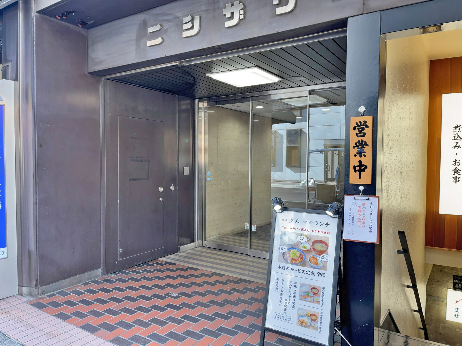 オフィスビル出入口