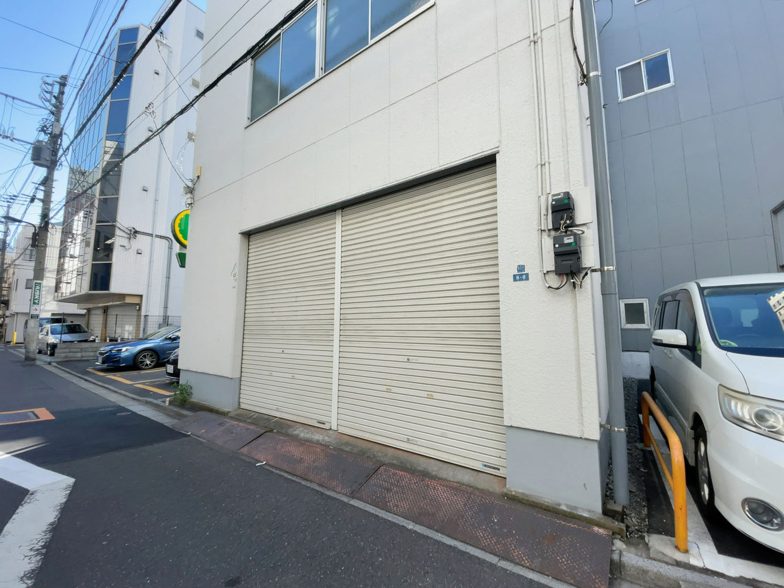 オフィスビル出入口