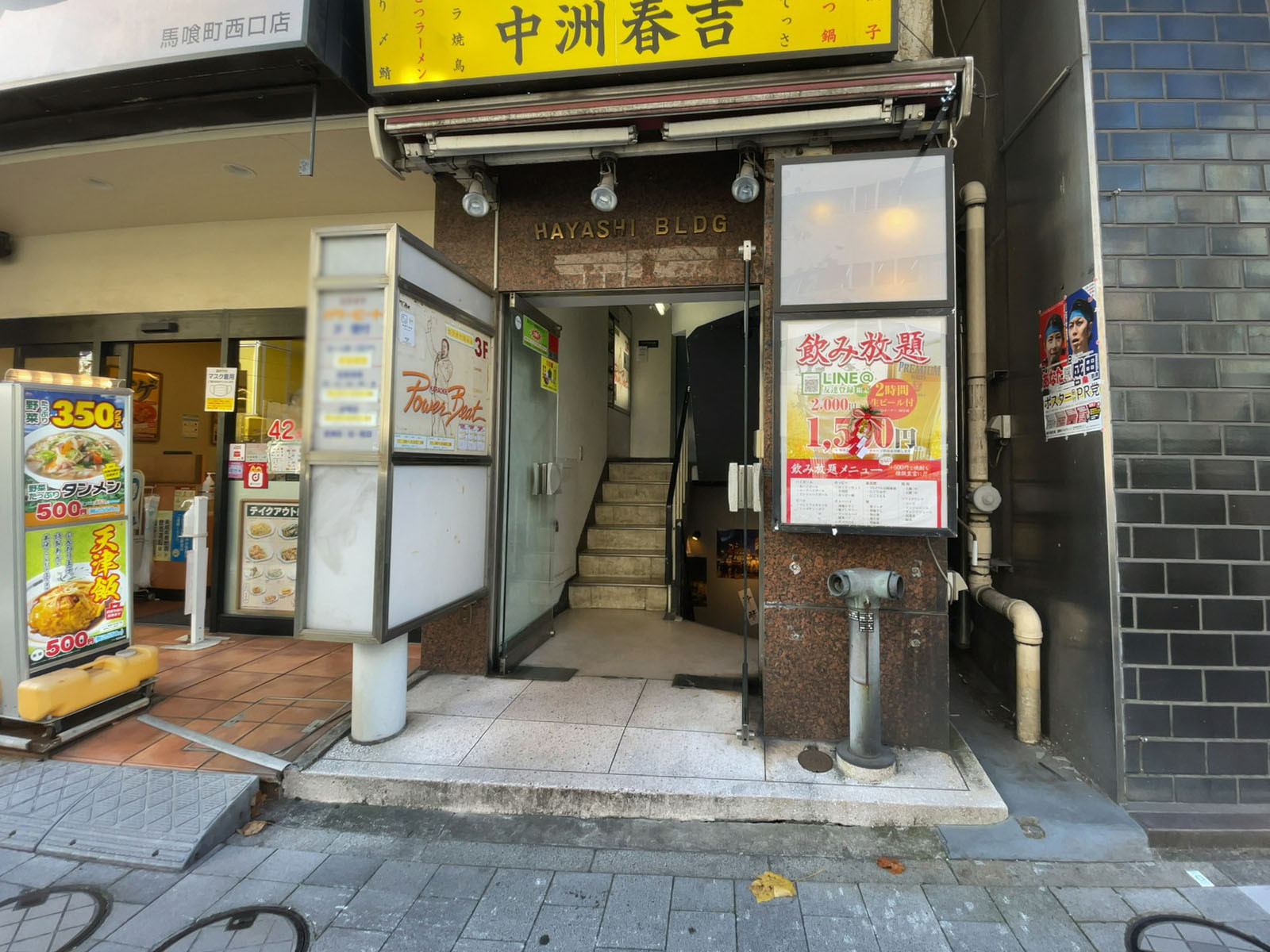 オフィスビル出入口