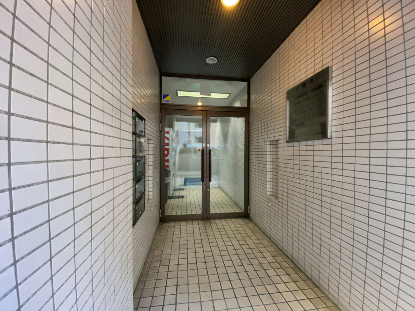 オフィスビル出入口