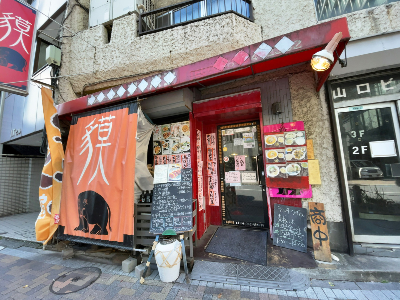 1階飲食店の様子